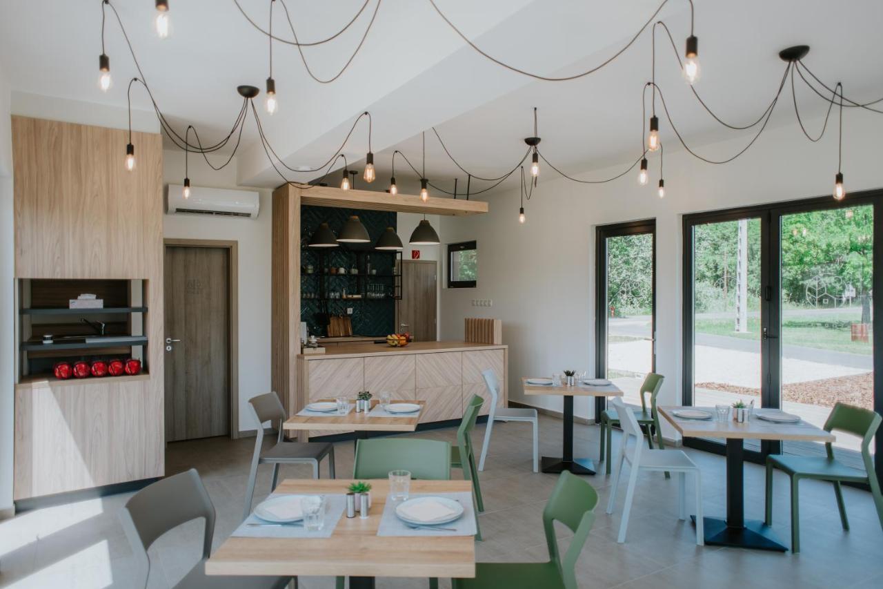 Gyopar Lodge - Gyoparosfuerdo Orosháza Екстериор снимка